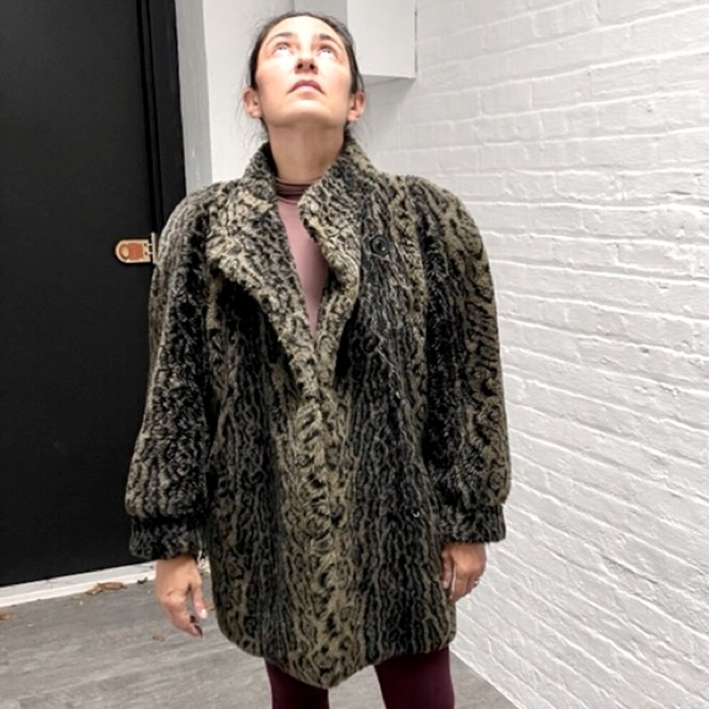 Style VI Ltd. animal print fleece mid-length coat. Size M. Good used condition